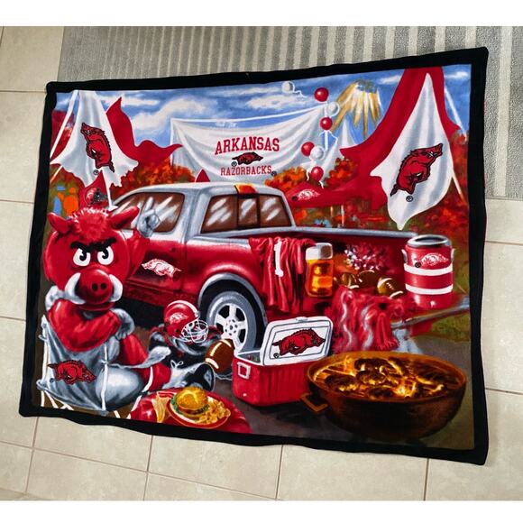 University Of Arkansas Razorback Fleece Blanket BBQ Tailgate Gently Used 45x65 - Picture 5 of 10